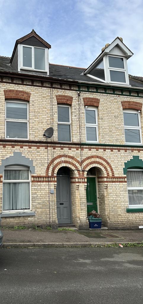 Large 4 Bedroom Terraced House