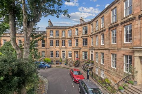 2/1, 21 Lansdowne Crescent, Glasgow, G20 6NG