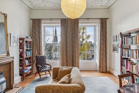 2/1, 21 Lansdowne Crescent, Glasgow, G20 6NG