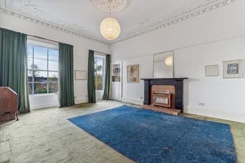 2/1, 21 Lansdowne Crescent, Glasgow, G20 6NG