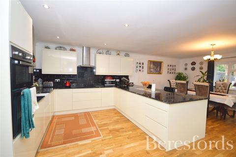 3 bedroom semi-detached house for sale, Pemberton Avenue, Gidea Park, RM2