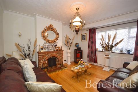 3 bedroom semi-detached house for sale, Pemberton Avenue, Gidea Park, RM2