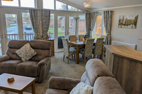 2 bedroom lodge for sale, 20 Buffalo Ridge, Moss Side FY8