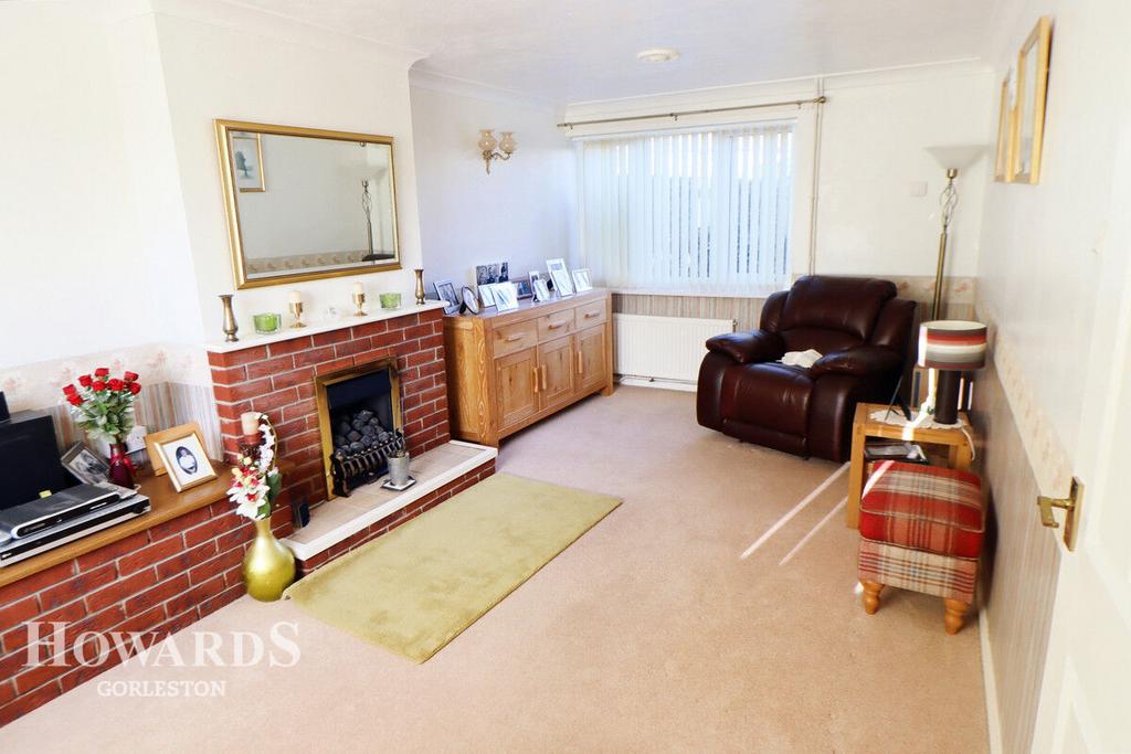 Oxford Avenue, Gorleston 3 bed terraced house for sale £180,000