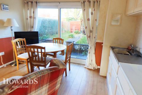 3 bedroom terraced house for sale, Oxford Avenue, Gorleston