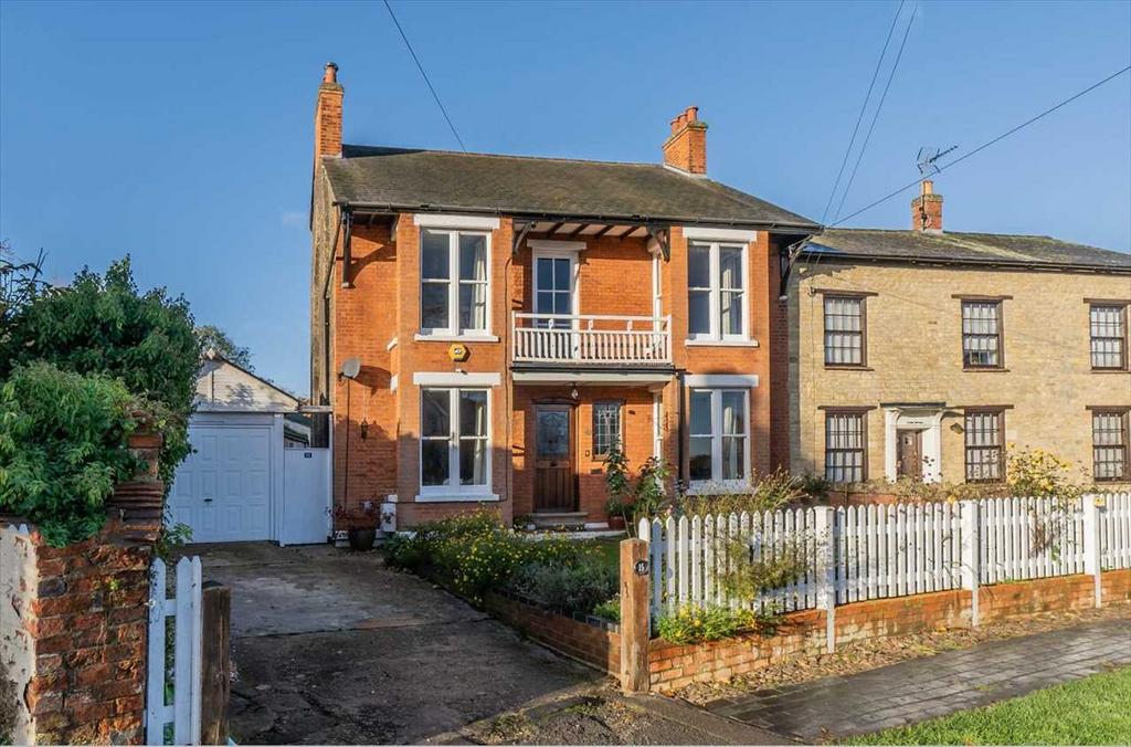 Emberton MK46 4 bed semidetached house for sale £525,000