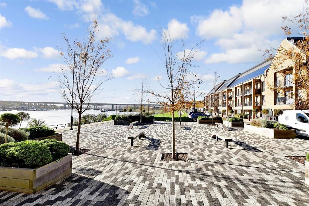 Knights Templar Way, Strood, Rochester, Kent 2 bed ground floor flat