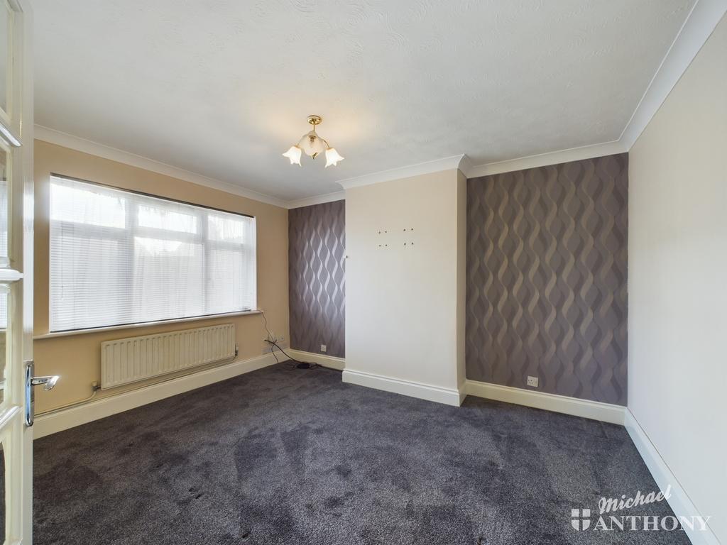 Broughton Avenue, Aylesbury 4 bed semidetached house for sale £460,000