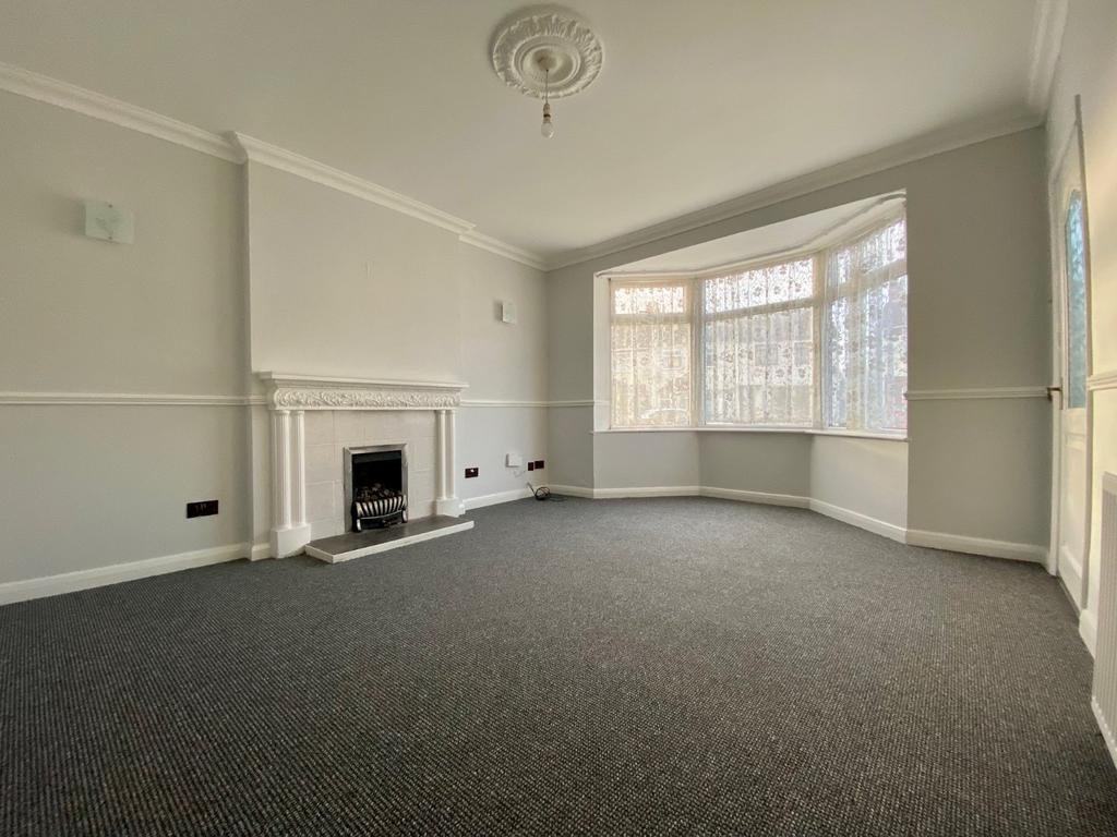 St Nicholas Avenue, Hull, East Yorkshire, HU4 3 bed end of terrace