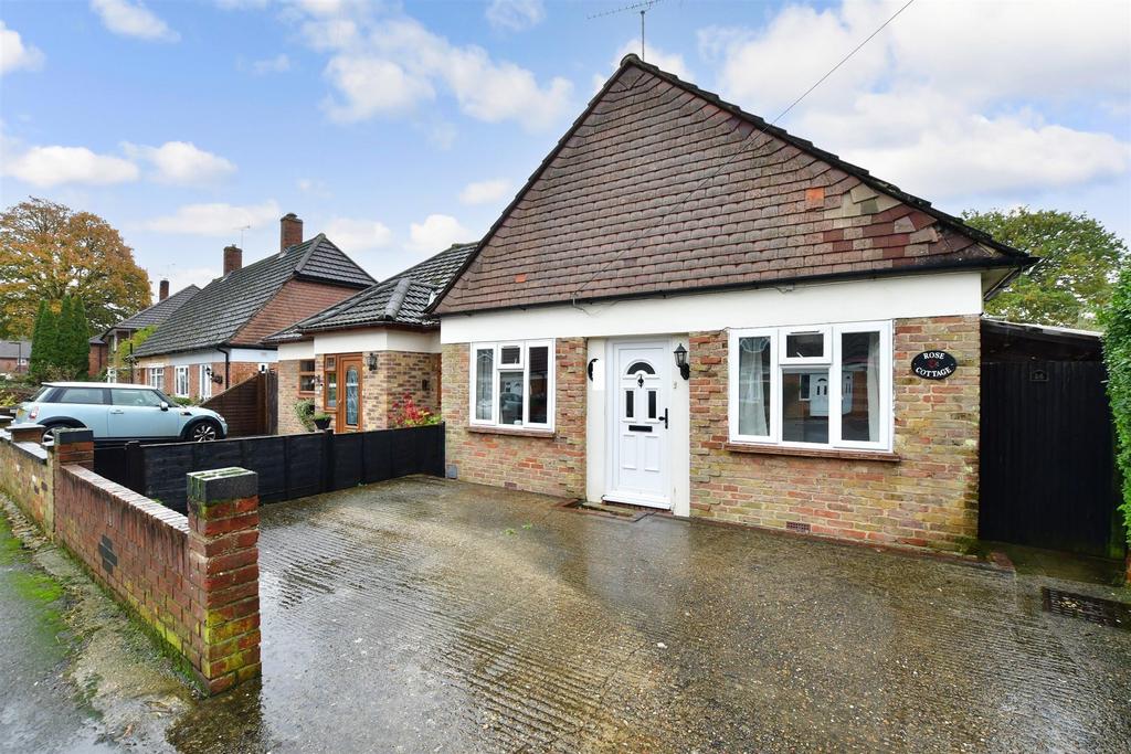 Clare Crescent, Leatherhead, Surrey 2 bed semidetached bungalow for