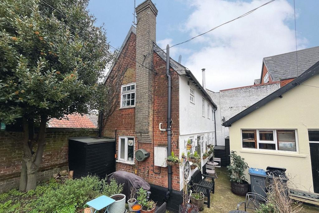 Thoroughfare, Woodbridge, Suffolk, IP12 2 bed end of terrace house for
