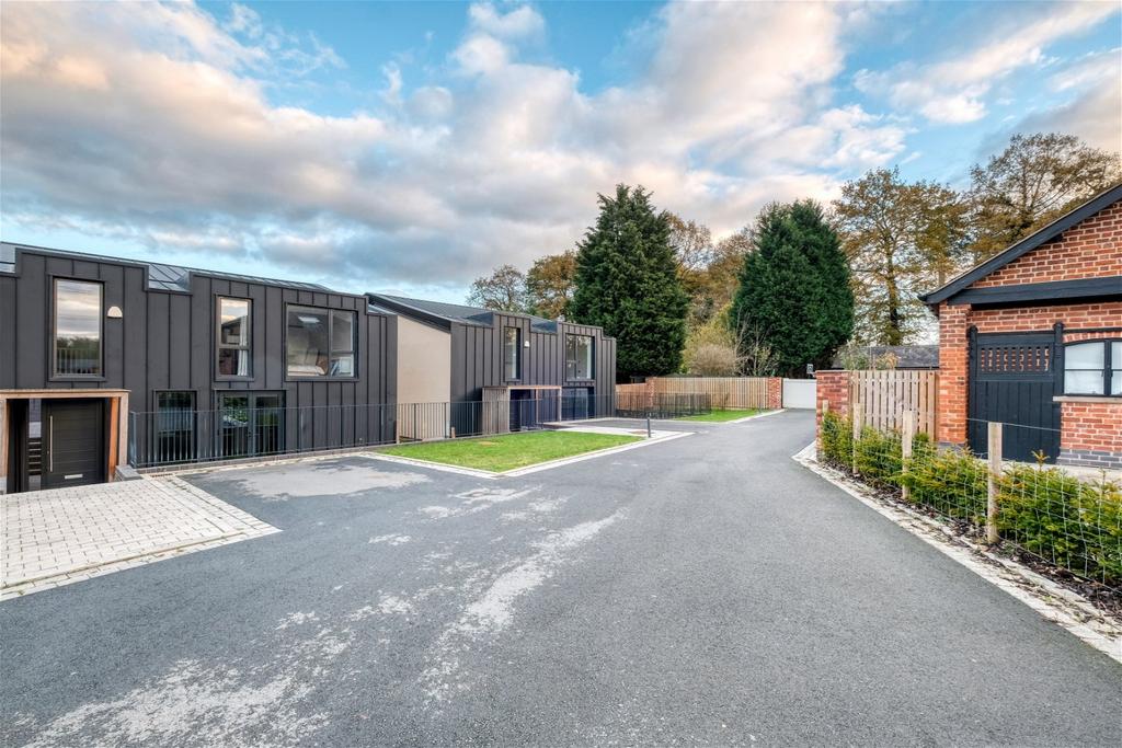 Shadow Brook Lane, Hampton In Arden, Solihull, B92 0DU 3 bed detached