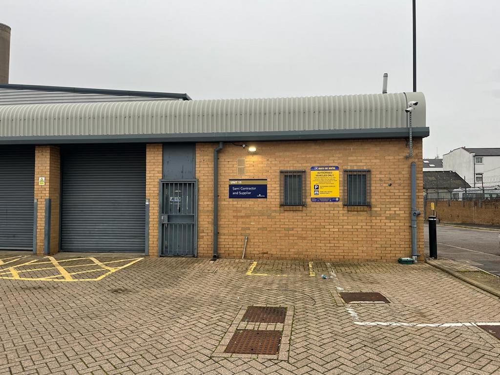 London NW10 Industrial unit to rent £1,955 pcm (£451 pw)