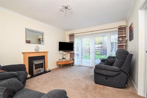 7 Frogmore Grove, Blackwater, Camberley, GU17 0AJ