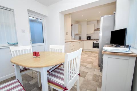 7 Frogmore Grove, Blackwater, Camberley, GU17 0AJ