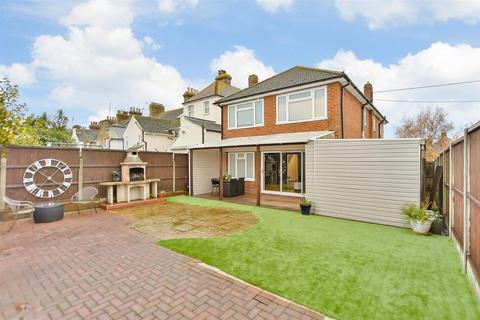 4 bedroom detached house for sale, Station Road, Sittingbourne, Kent