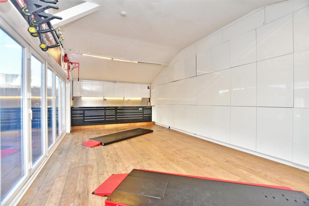 Workshop/Outbuildings