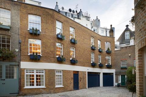 3 bedroom flat for sale, Halkin Mews, London, SW1X