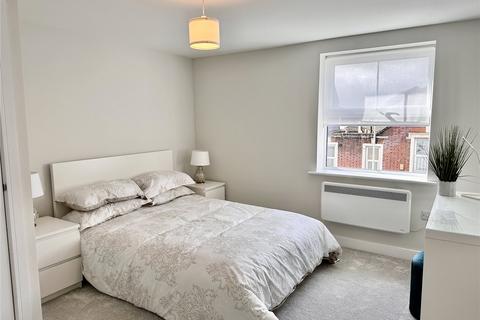 2 bedroom apartment for sale - Ramparts, Wilton Road, Salisbury, Wiltshire, SP2