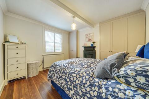 Flat 3, 12 Croft Road, Godalming, GU7 1BY