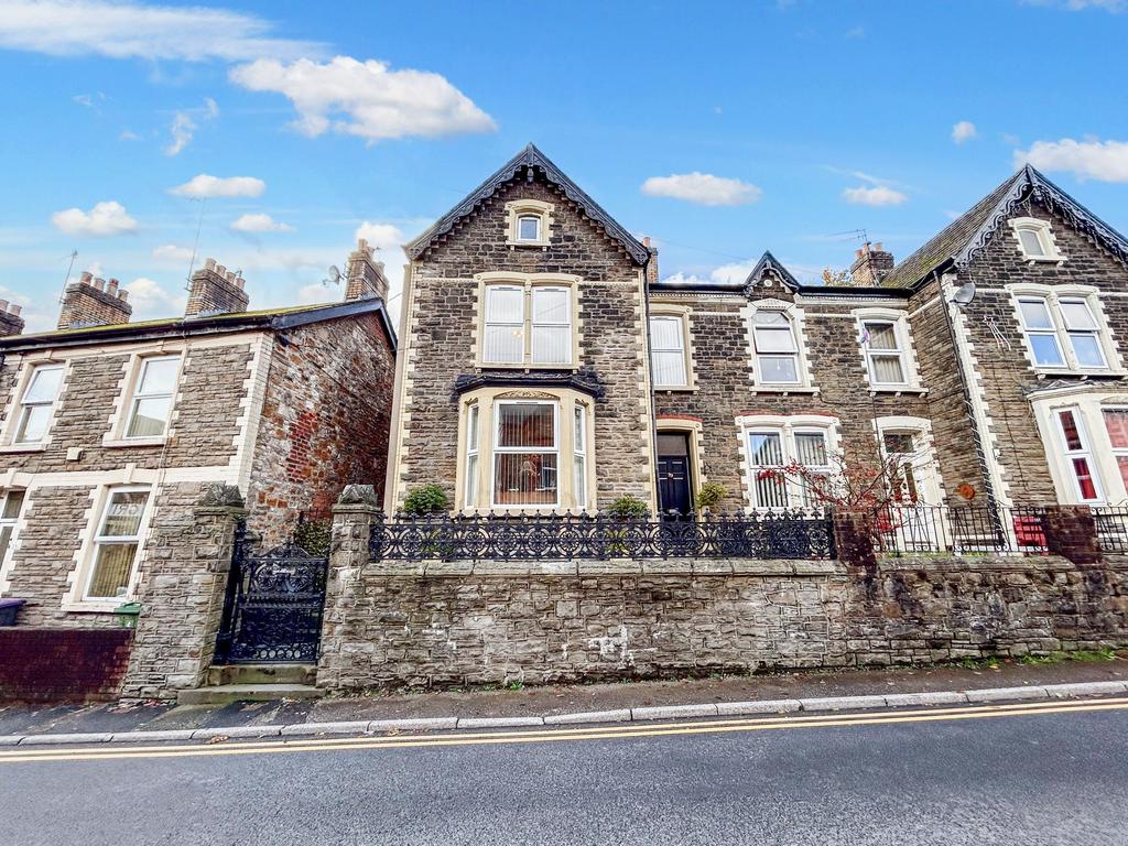 Osborne Road, Pontypool, NP4 3 bed terraced house for sale £230,000