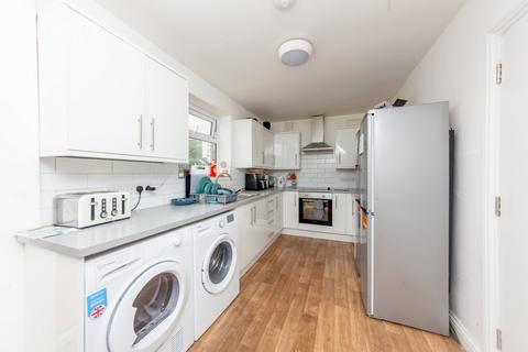 5 bedroom semi-detached house to rent, Hillside, Brighton BN2