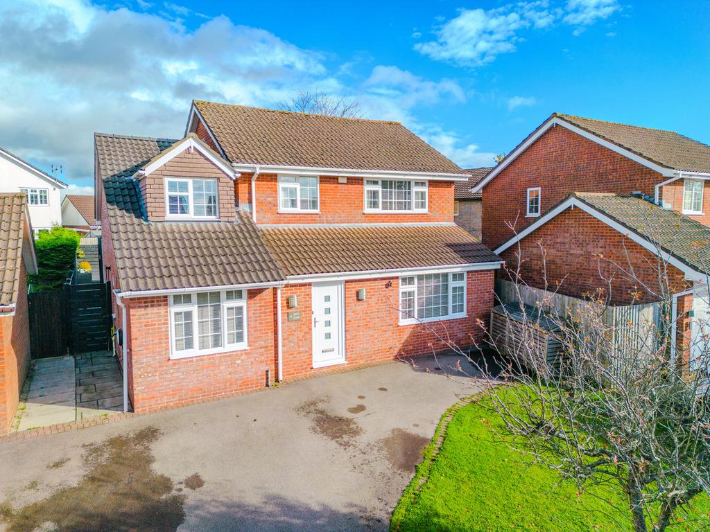 Newport NP10 3 bed detached house for sale £425,000