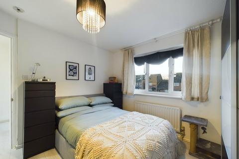 16 Armstrong Close, London, E6 5PP
