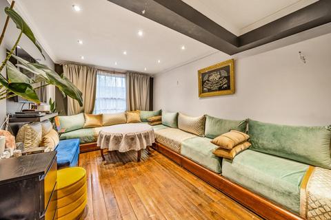 3 bedroom flat for sale, Old Town, Clapham, London, SW4