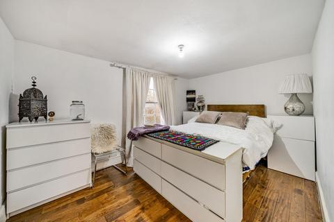 3 bedroom flat for sale, Old Town, Clapham, London, SW4