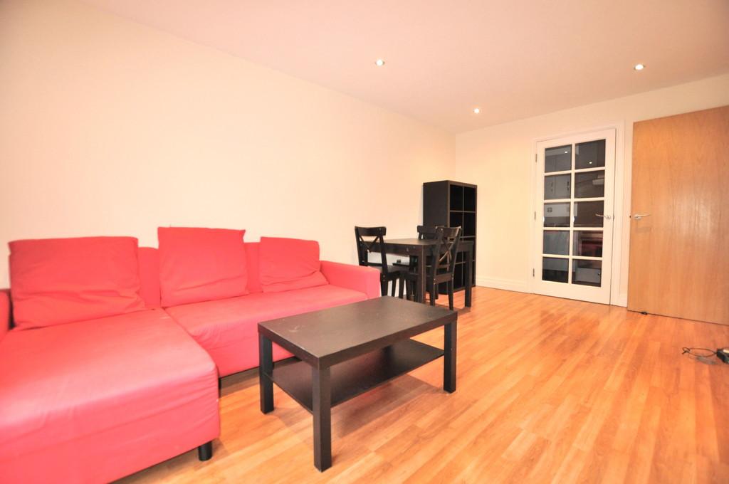 spacious-3-bedroom-flat-in-hoxton-3-bed-apartment-3-500-pcm-808-pw