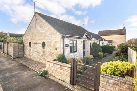 2 bedroom bungalow for sale, Morris Road, Broadway, Worcestershire, WR12