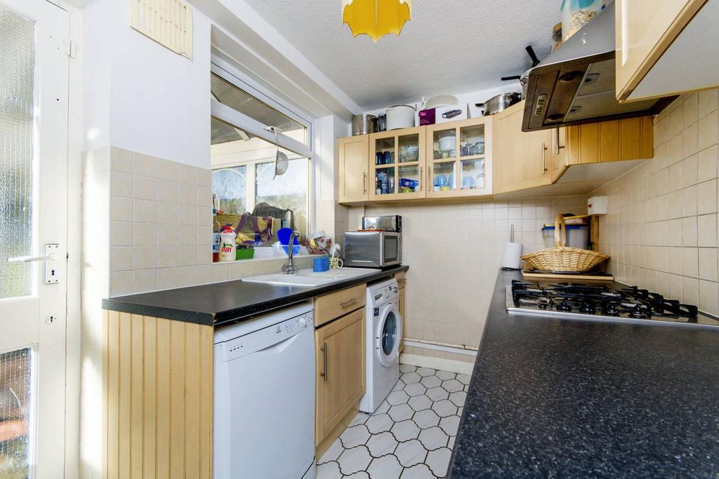 Greenbay Road, Charlton, London, SE7 3 bed house to rent £2,200 pcm