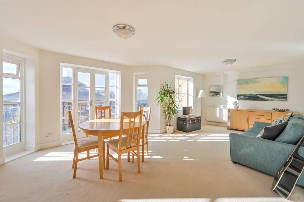 Victory Place, Limehouse, London, E14 2 bed flat for sale £600,000