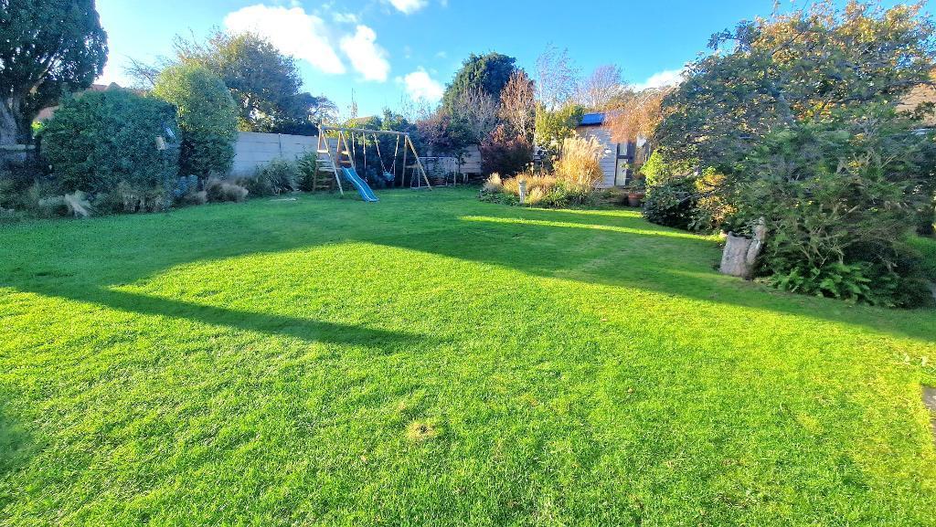 Howgate Road, Bembridge, Isle of Wight, PO35 5TW 5 bed detached house for sale £995,000