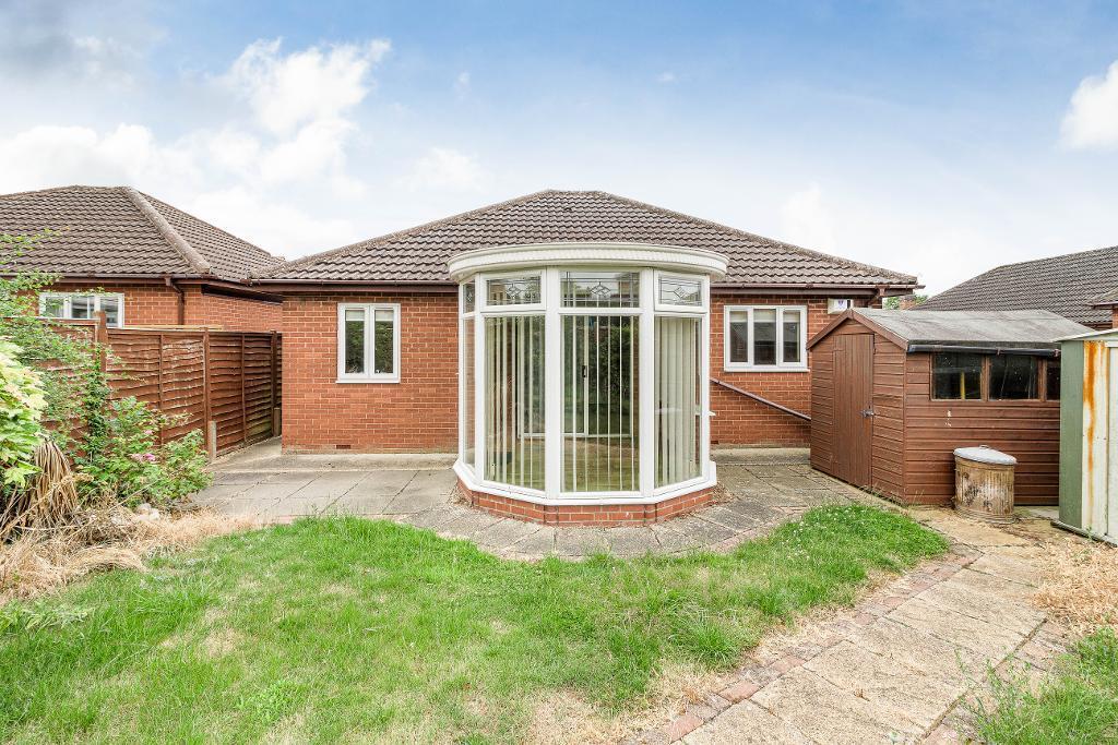 Desborough, Kettering NN14 2 bed detached bungalow for sale £265,000
