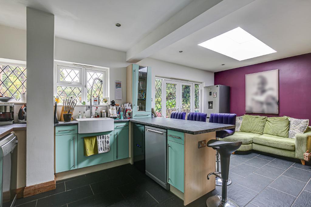 Brian Avenue, Sanderstead, South Croydon, CR2 9NG 3 bed semidetached