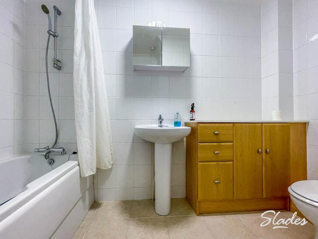 1 cerne bathroom