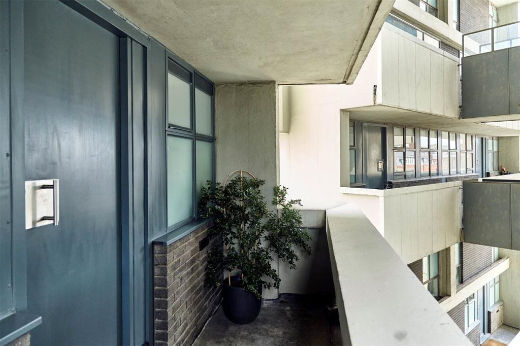 Keeling House, E2