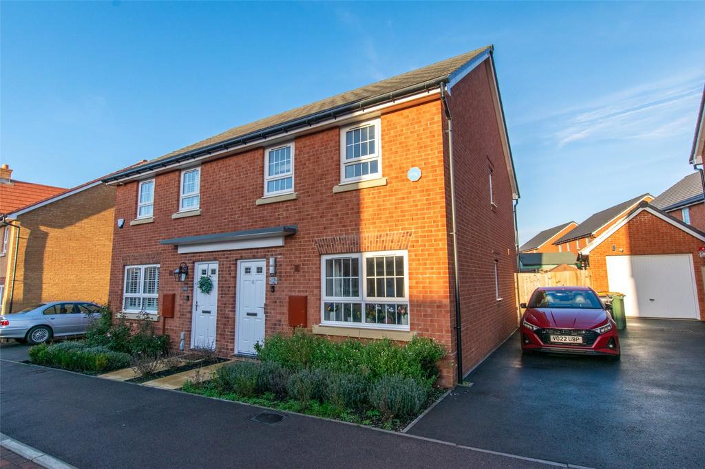 Leighton Buzzard, Bedfordshire LU7 3 bed semidetached house for sale