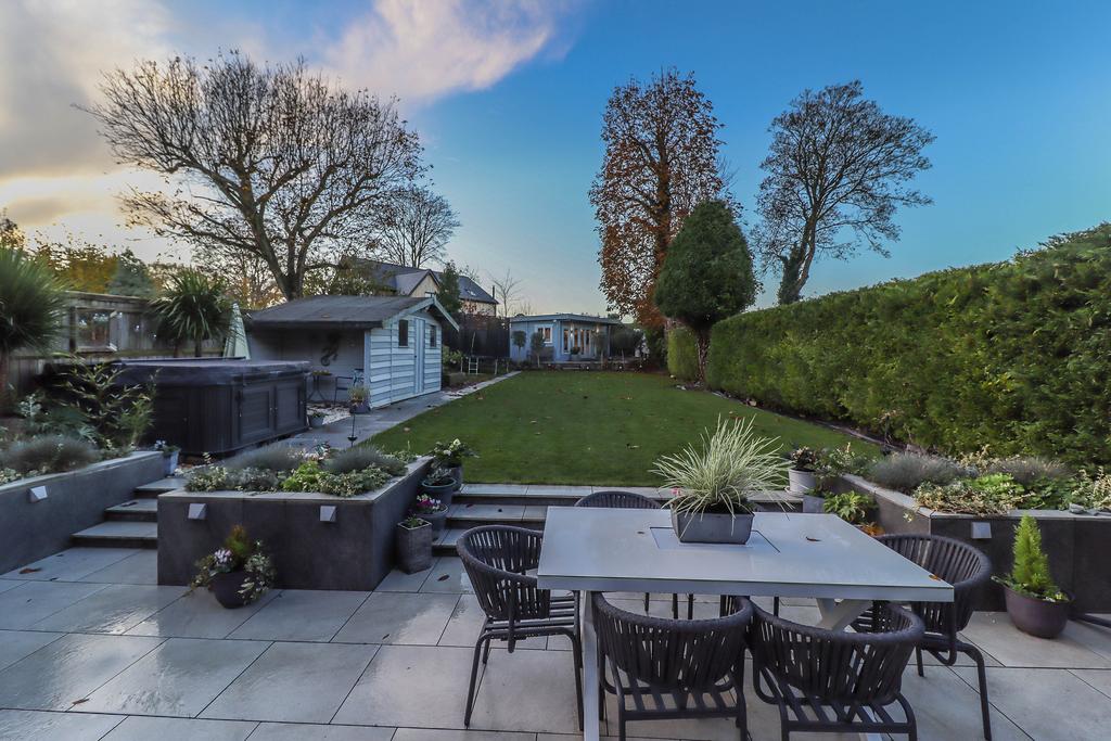 The Avenue, Andover, Hampshire SP10 4 bed house for sale £700,000
