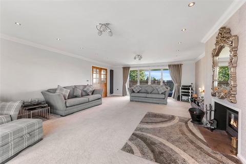 4 bedroom detached house for sale, Bradford Road, Tingley, Wakefield, West Yorkshire