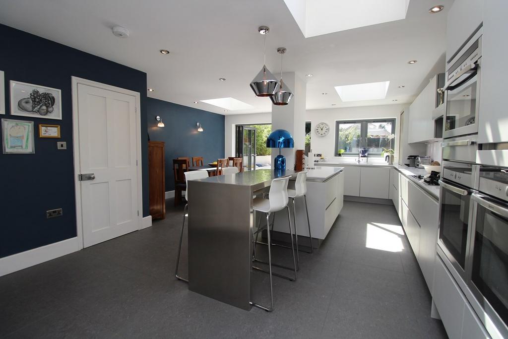 High Street, Stotfold, Hitchin, SG5 5 bed semidetached house to rent