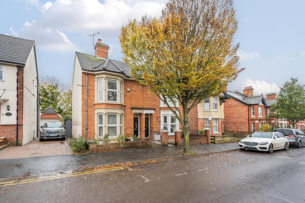 Western Avenue, Ashford TN23 2 bed semidetached house for sale £350,000