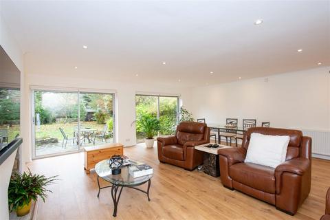 15a Wood Ride, Petts Wood, Orpington, BR5 1PZ