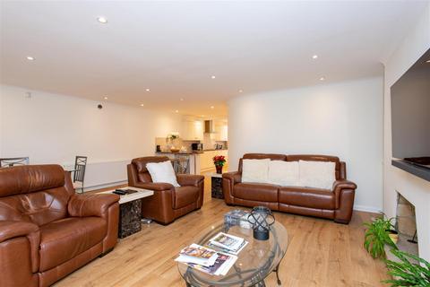 15a Wood Ride, Petts Wood, Orpington, BR5 1PZ