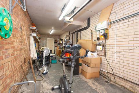 15a Wood Ride, Petts Wood, Orpington, BR5 1PZ