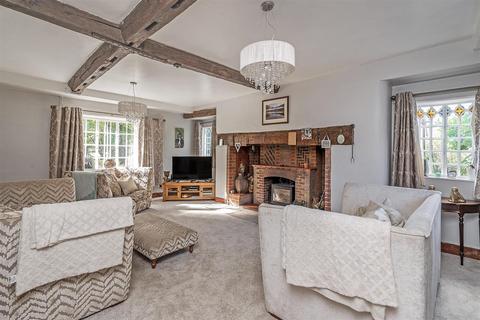 5 bedroom detached house for sale, Priory Court, Studley