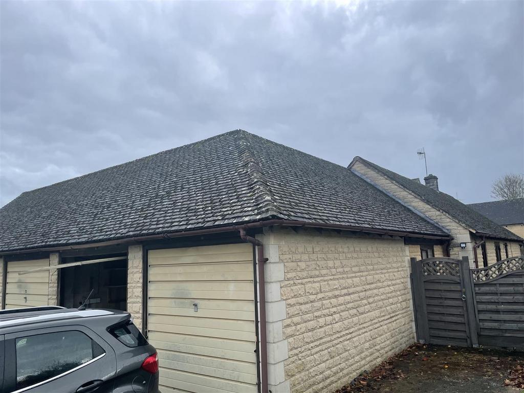 Station Road Garage roof and adjoining.JPG