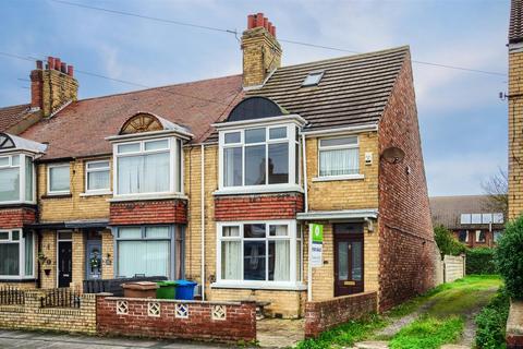 2 bedroom end of terrace house for sale, Park Avenue, Withernsea